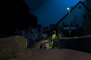 LED Lampen und Straßenbeleuchtung bei Nacht