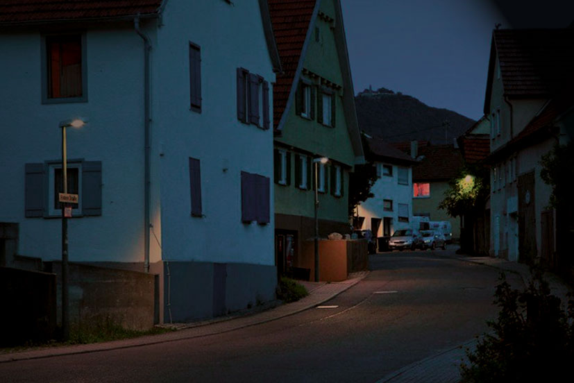 LED Lampen und Straßenbeleuchtung bei Nacht